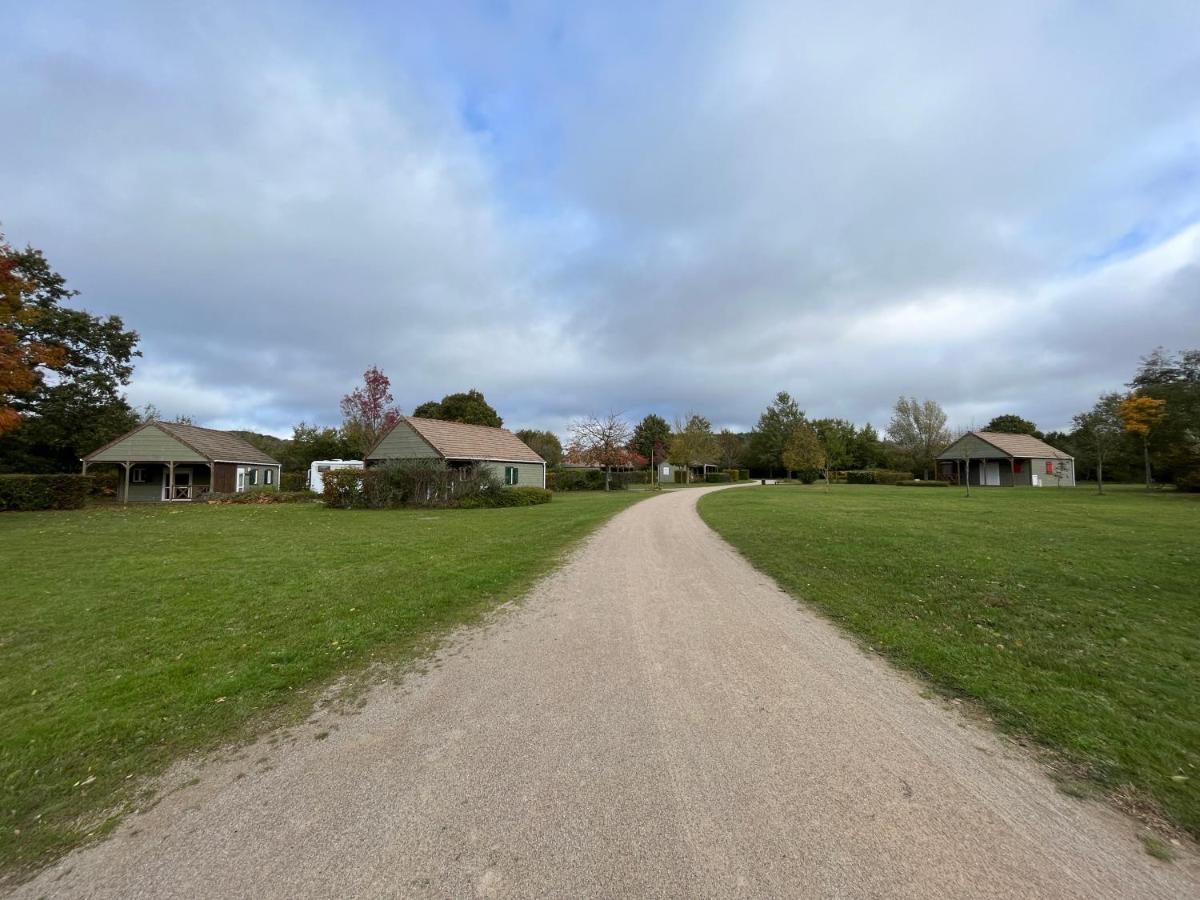Les Maisonnettes Du Lac - Base De Loisirs Lavare Eksteriør billede