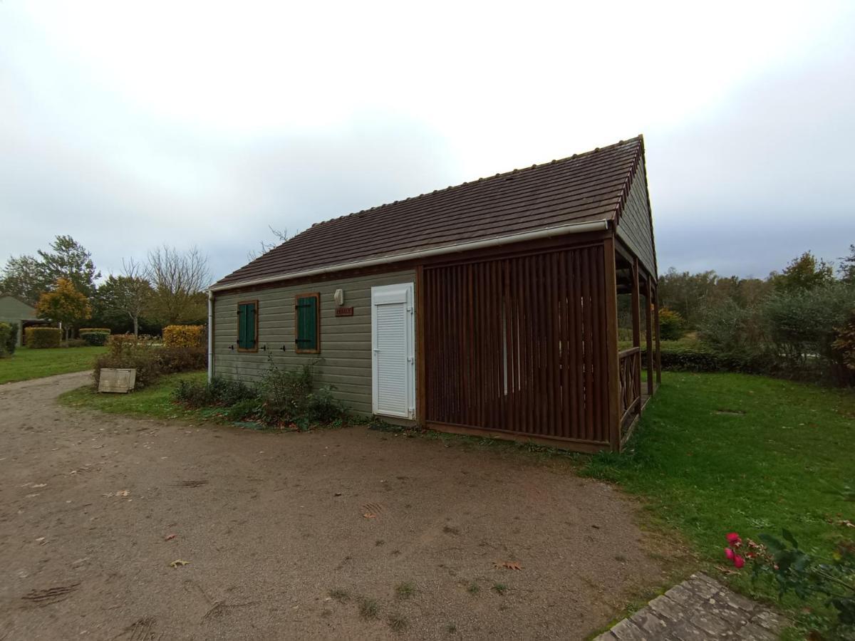 Les Maisonnettes Du Lac - Base De Loisirs Lavare Eksteriør billede